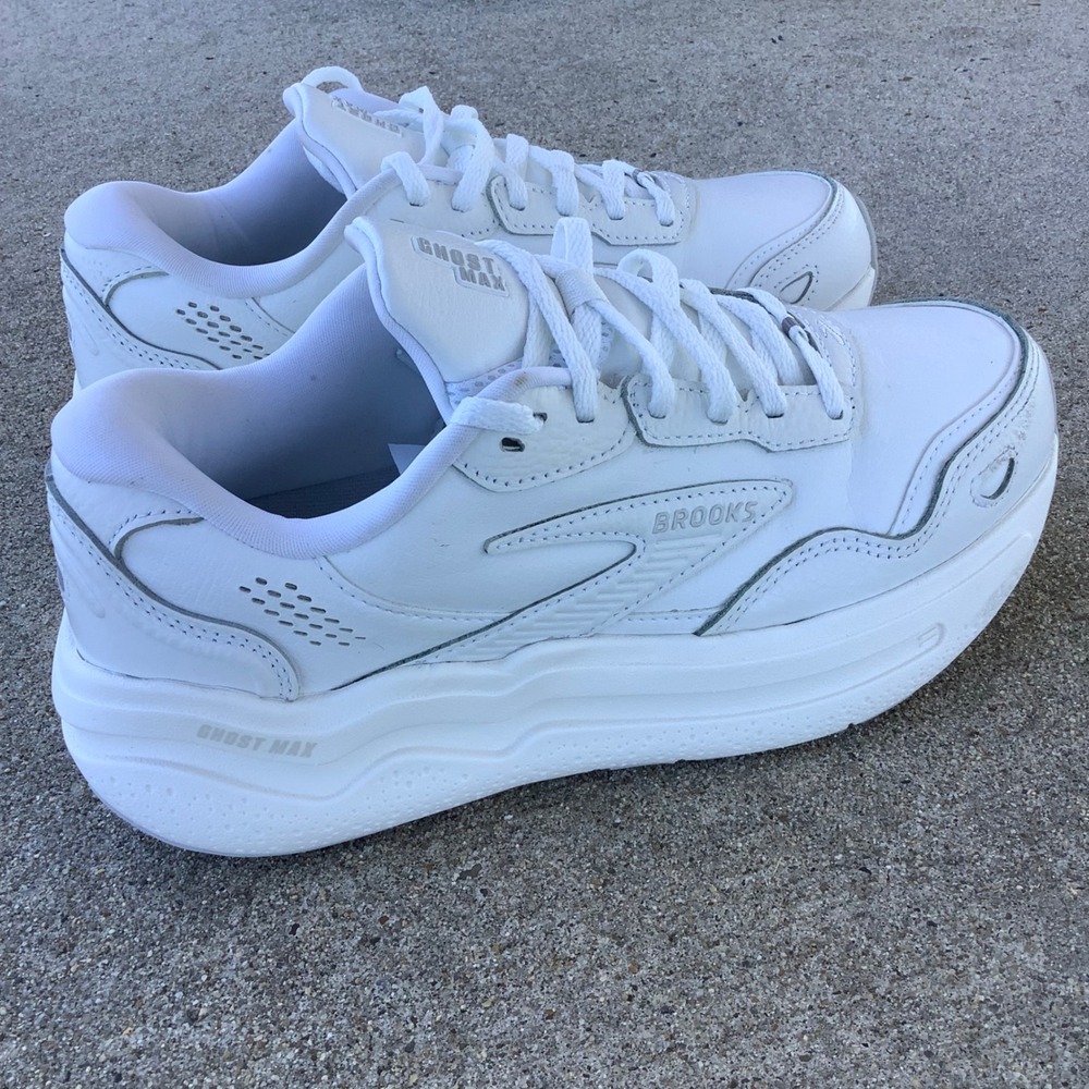 Brooks Ghost Max Womens 8 Wide White Leather Running Shoes 1204321D142